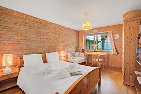 Locarno Area: Quiet Lake View Escape 1