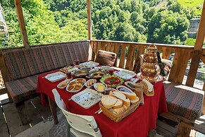 Cuneli Dağ Evi
