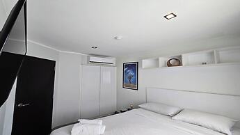 Bright & Breezy -1BR T1 211