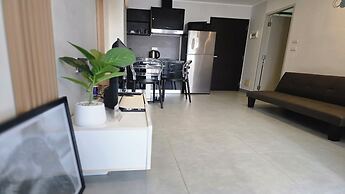 Bright & Breezy -1BR T1 211