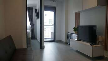 Bright & Breezy -1BR T1 211