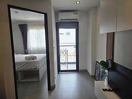 Bright & Breezy -1BR T1 211