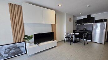 Bright & Breezy -1BR T1 211