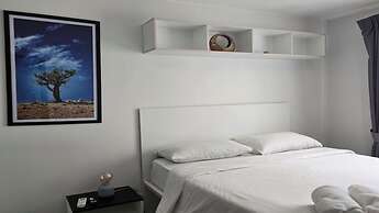 Bright & Breezy -1BR T1 211