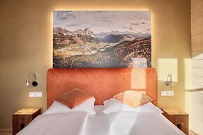 Dolomit Boutique Hotel