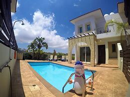 Kristina Villa - Private Pool Wifi and BBQ