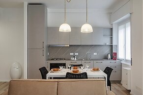 Quinto Modern Flat by Wonderful Italy