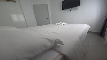 Boutique Comfort 1BR T2-410