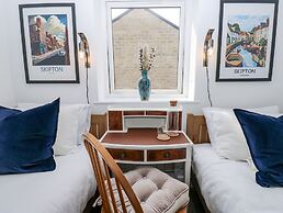 Canal View Apartment