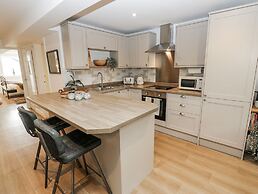 Canal View Apartment