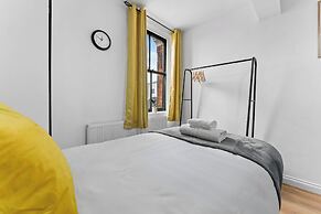 3 Bed Flat - Sleeps 8 - Parking - Wifi