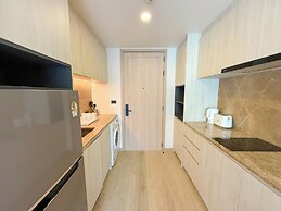 1BR Condo Near Beach with Pool Gym C235