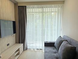 1BR Condo Near Beach with Pool Gym C235
