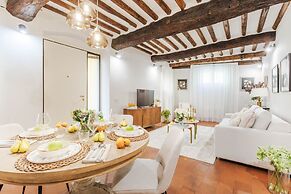 The Hidden Alley Apartment