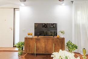 The Hidden Alley Apartment