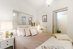 The Hidden Alley Apartment