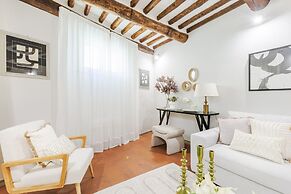 The Hidden Alley Apartment
