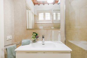 The Hidden Alley Apartment