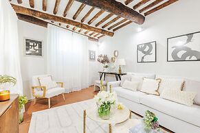 The Hidden Alley Apartment