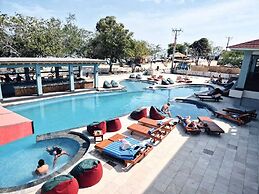 Pine Tree Beach Hotel