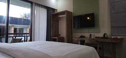 Pine Tree Beach Hotel