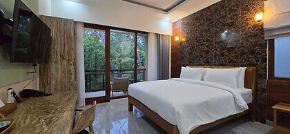 Pine Tree Beach Hotel