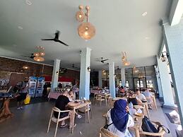 Pine Tree Beach Hotel