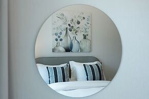 KeyRock - Premium Reva Stay with Pool
