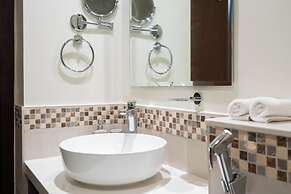 KeyRock - Premium Reva Stay with Pool