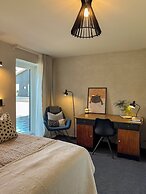 Seaside Retreat & Hotel