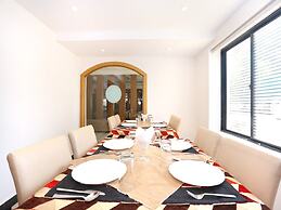 Super Townhouse Dona Castle