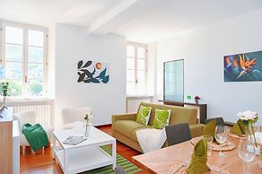 Central Lake View Apartment Crespi in Como