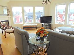 HarbourGate Condos & Studios