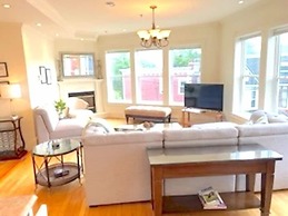 HarbourGate Condos & Studios