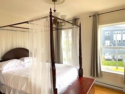 HarbourGate Condos & Studios