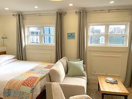 HarbourGate Condos & Studios