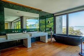 Beachfront Villa 3BR Infinity Pool V38