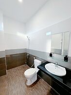 Ania Beachside Hotel Da Nang