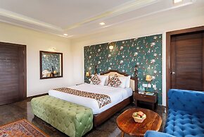 The Colonial Hotel Lake View Rooms