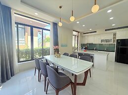 Deluxe Villa Beach Front