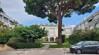 Apartment in Le Grau-du-roi With Pool
