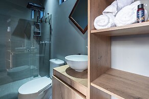 Roots Eco House