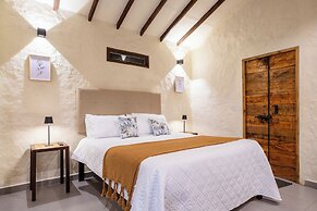 Roots Eco House