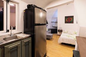 Roots Eco House