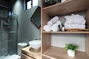 Roots Eco House