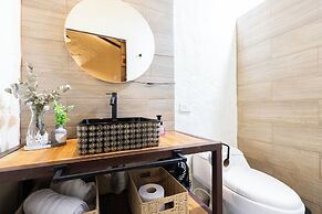 Roots Eco House