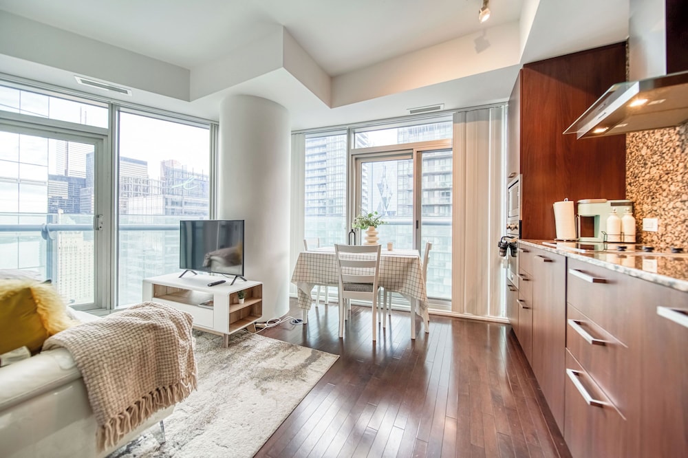 Maple Suites Toronto Downtown