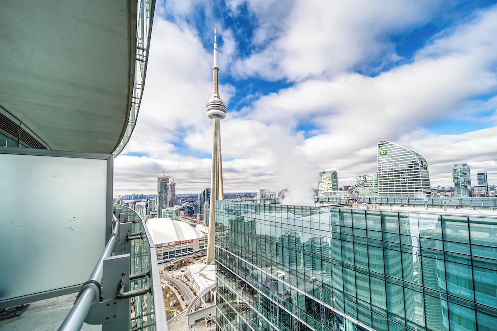 Maple Suites Toronto Downtown