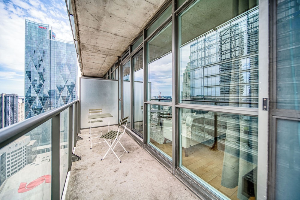 Maple Suites Toronto Downtown