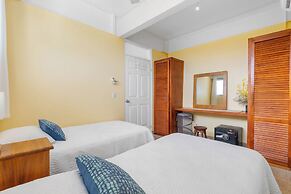 Modern Top-Floor Condo with Panoramic Views and Community Pool